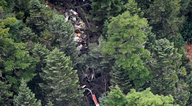 Japonya'da helikopter dağa çakıldı!