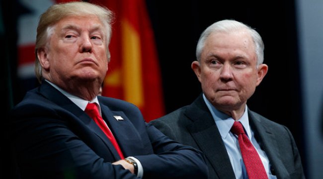 Trump'ın Sessions'la Kavgası Sürüyor
