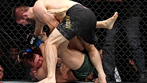 Khabib, McGregor'u mahvetti!