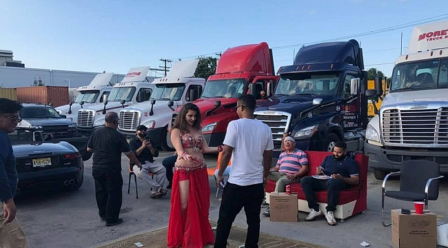 New York Limanında Dansözlü Kutlama