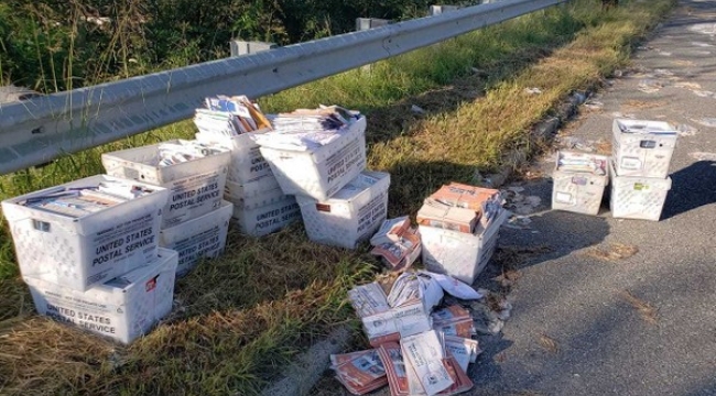 Postacı Mektupları Yol Kenarına Atıp Kaçtı