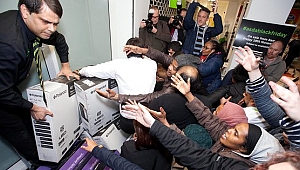 Bugün büyük indirim ve alışveriş günü Black Friday
