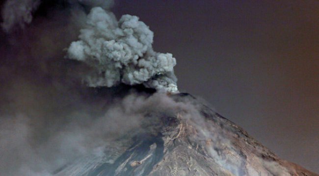 Fuego Yanardağı'nın çevresindeki binlerce insan tahliye edildi