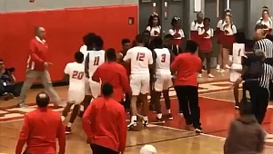 Iowa'da Basketbol Maçında Kavga