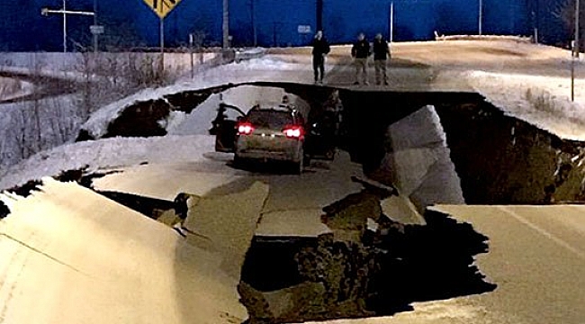 Alaska'da Deprem: Yol Çöktü