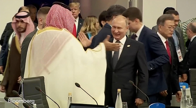 Prens Selman ile Putin'in Çak Tokalaşması