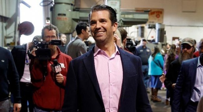 Donald Trump'ın oğlundan skandal 'duvar' paylaşımı
