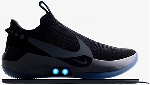 Nike'ın bağcığını kendi bağlayan Ayakkabısı