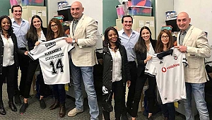 Alexandria  Ocasio-Cortez Beşiktaş Taraftarı oldu