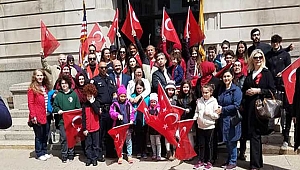 Paterson'da Belediye Binasına Türk Bayrağı