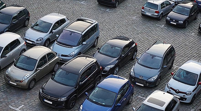 7 Çocuğu arabada kapalı bırakan anne gözaltına alındı