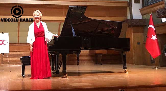 Gülsin Onay'dan Chicago'da Piyano Resitali