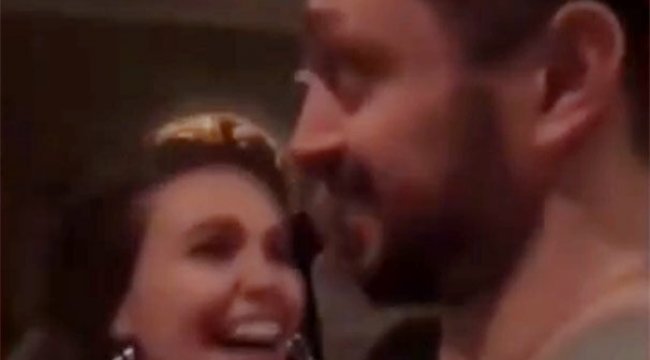 Murat Boz’dan Aslı Enver’e sürpriz kutlama