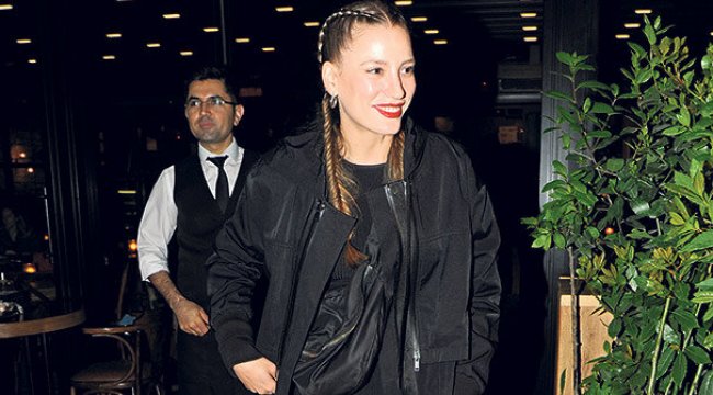 Serenay Sarıkaya sessiz