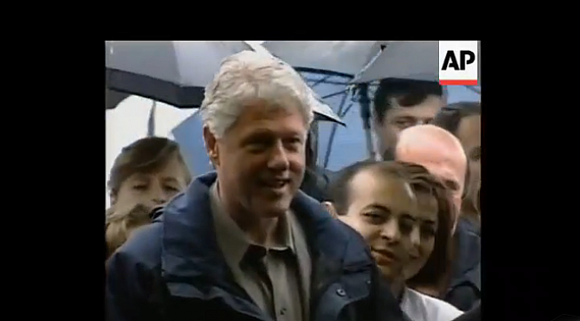 Bill Clinton'un Yanındakini Tanıdınız mı?