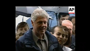 Bill Clinton'un Yanındakini Tanıdınız mı?