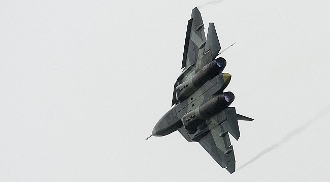 Su-57'nin Standart Dışı İnişi Rusya'da Tartışmaları Beraberinde Getirdi