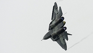 Su-57'nin Standart Dışı İnişi Rusya'da Tartışmaları Beraberinde Getirdi