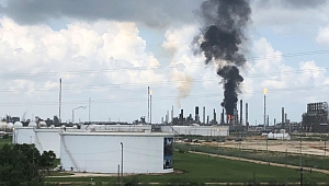 Teksas'ta Petrol Rafinerisinde Yangın:37 Yaralı