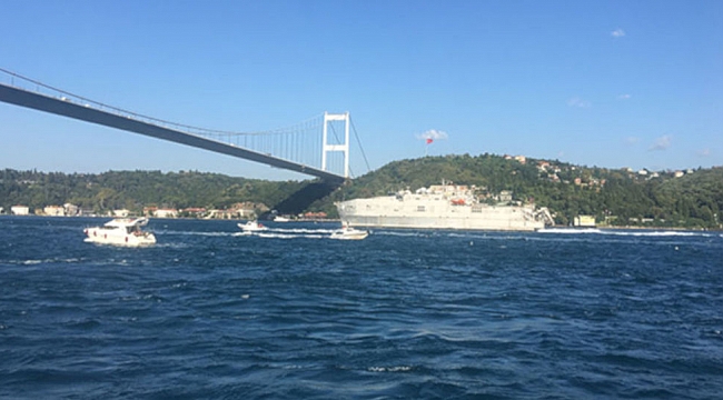 ABD Askeri Gemisi İstanbul Boğazı'ndan Geçti