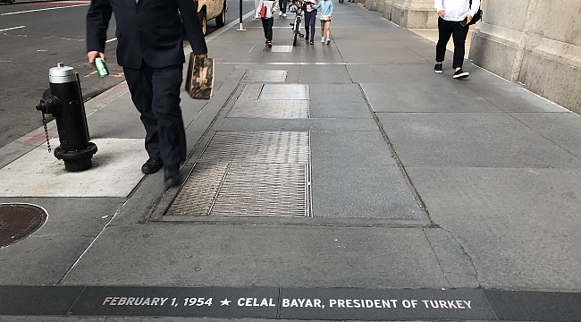 Celal Bayar'ın Adı New York'ta bir Kaldırımda