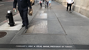 Celal Bayar'ın Adı New York'ta bir Kaldırımda