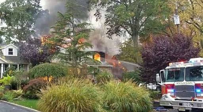 New Jersey'de evin üstüne uçak düştü