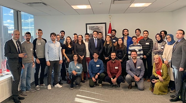 Türk Öğrenciler New York Konsolosluğunda
