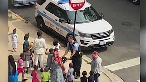Facebook'ta Viral Olan Chicago Polisi