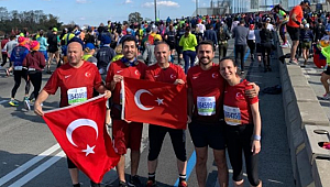 New York Maratonuna Türk Bayrağı ile Katıldılar