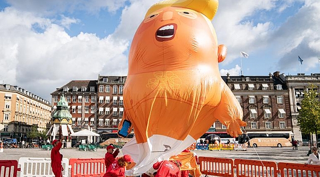 Trump Balonuna Bıçaklı Saldırı