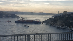İstanbul Boğazı'nda gemi kıyıya çarptı
