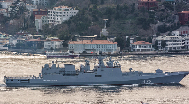 Rus savaş gemileri İstanbul Boğazı’ndan geçti