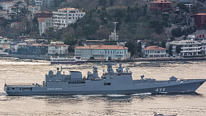 Rus savaş gemileri İstanbul Boğazı’ndan geçti
