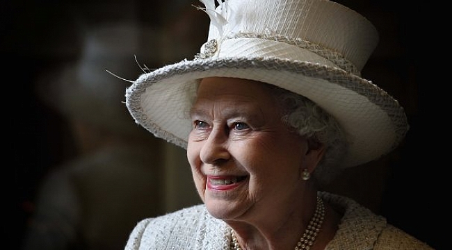 Kraliçe 2. Elizabeth'e Corona virüsü Bulaştı