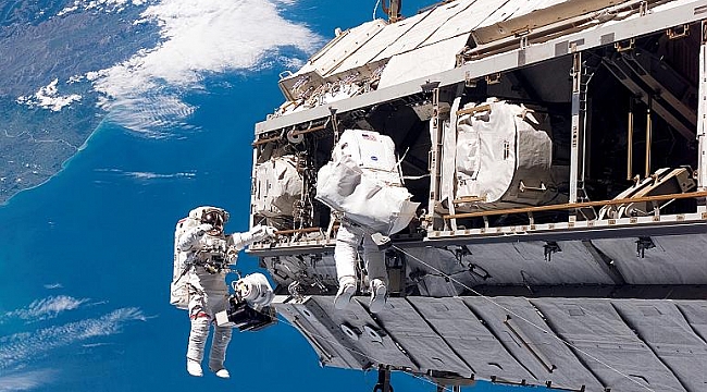 NASA Ay ve Mars için astronot ilanı verdi