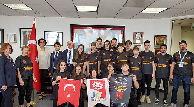 Türk Robotçular Los Angeles'ta Yarışıyor