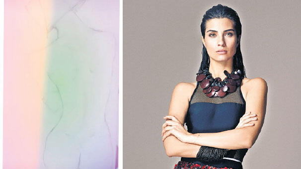 Tuba Büyüküstün'den sergi  sürprizi