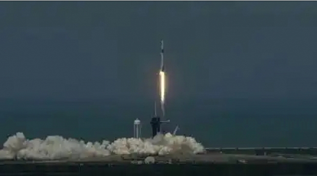 SpaceX 'in ilk insanlı uçuşu gerçekleşti