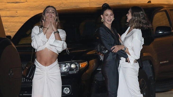 Delilah Belle ile Amelia Hamlin gece gezmesinde