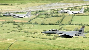 Amerika'ya ait F-15C tipi savaş uçağı düştü