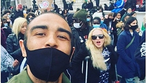 Madonna, Londra’da protestolarına katıldı.