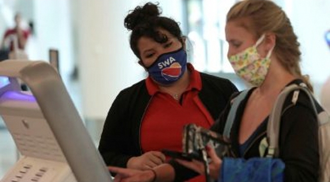 Uçakta maske takmayanlar 'kara liste' ye alınacak