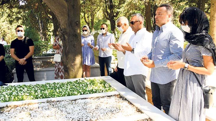 Kemal Sunal kabri başında anıldı