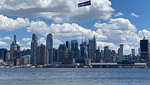 New York Semalarında "STOP FETÖ" Pankartı