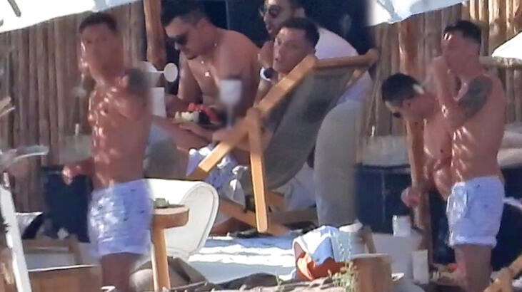 Mesut Özil arkadaşlarıyla plajda