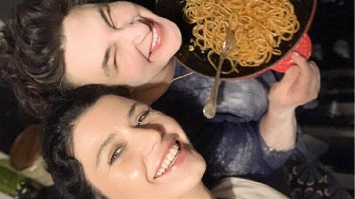 Esra Dermancıoğlu'ndan Beren Saat paylaşımı!