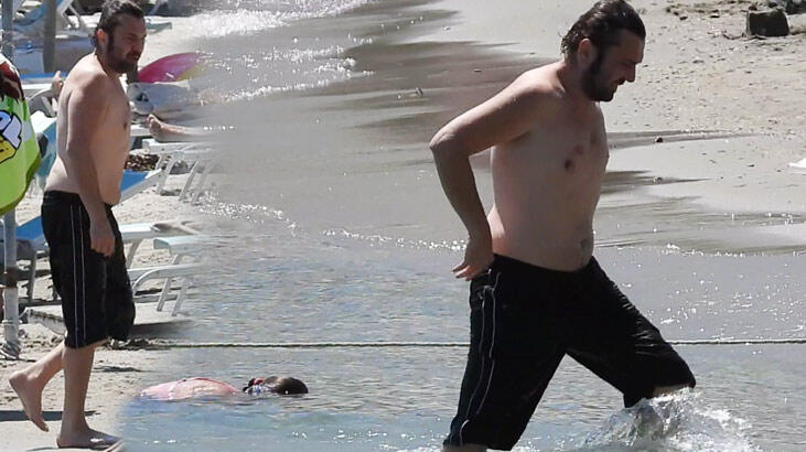 Issız adam Halil Sezai plajda