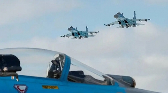Rus savaş Jetleri Amerikan Bombardıman Uçağına Karşı