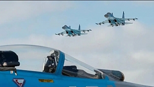 Rus savaş Jetleri Amerikan Bombardıman Uçağına Karşı